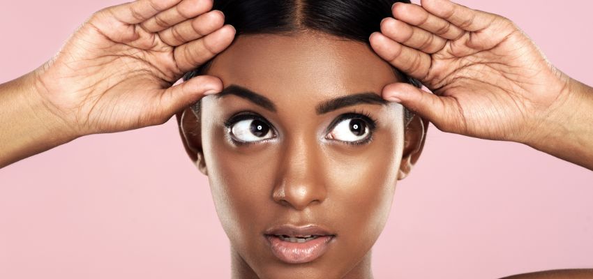 The woman is not comfortable with heavy eyebrows after Botox.